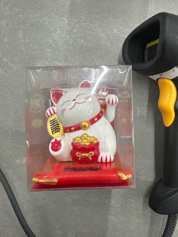 Mèo thần tài Maneki Neko chạy bằng năng lượng mặt trời
